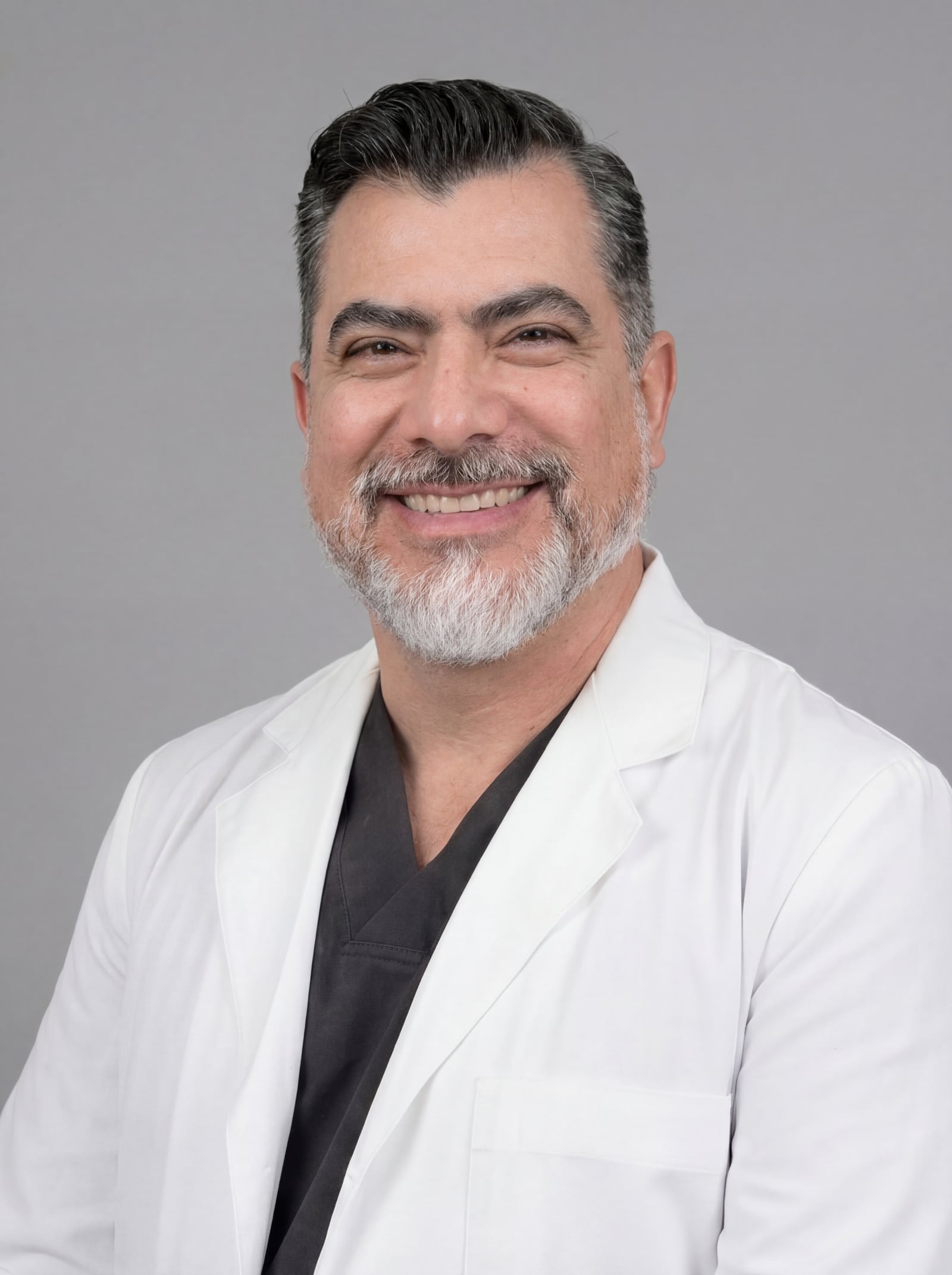 Dr. Luis Alberto Ramírez López, neurocirujano en Mérida, Yucatán